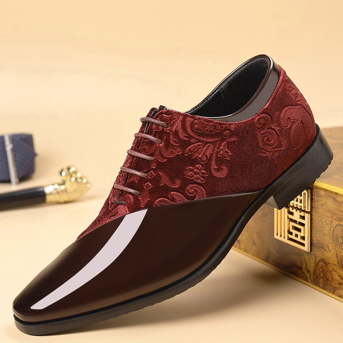 Shiny Business Pointed-toe Leather Shoes