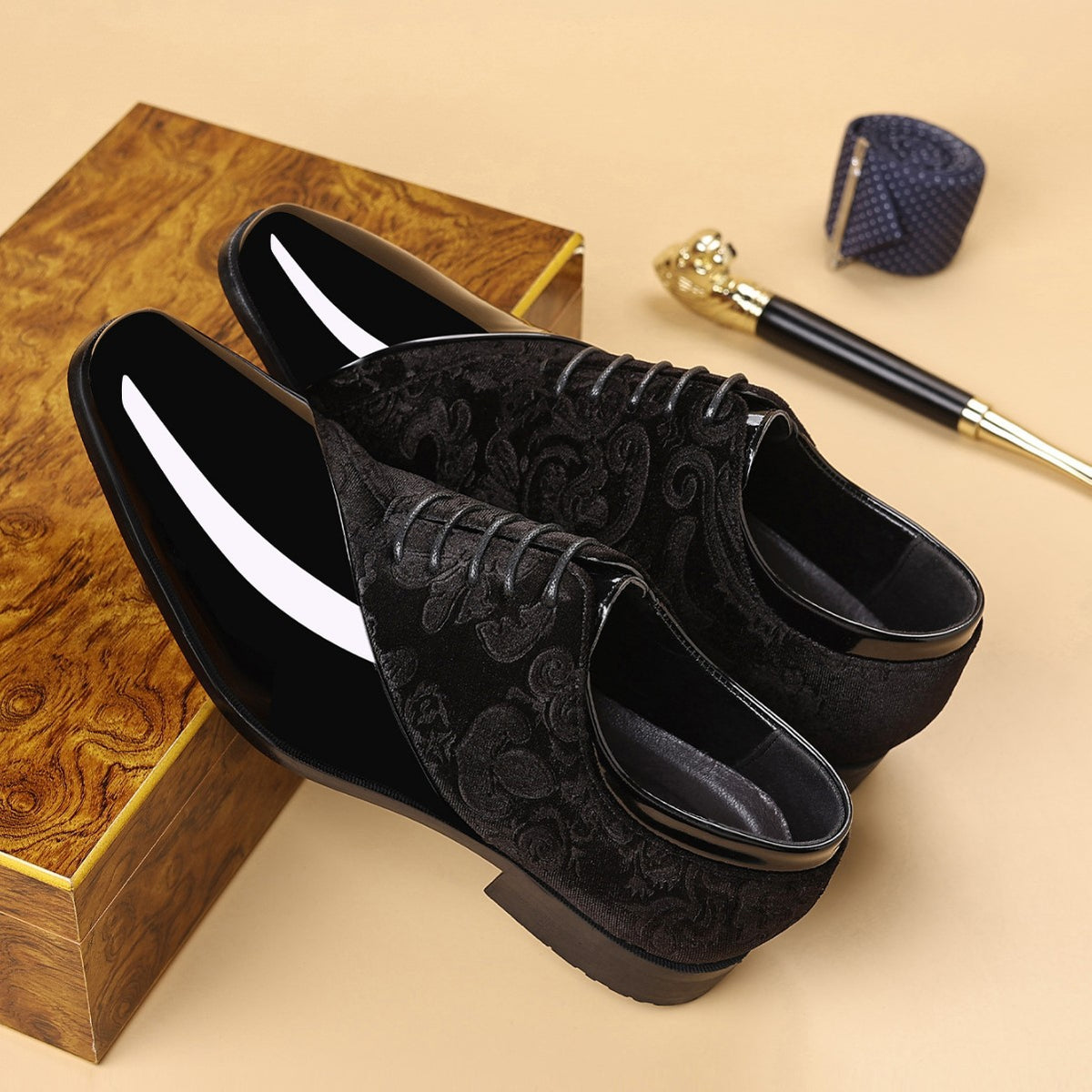 Shiny Business Pointed-toe Leather Shoes